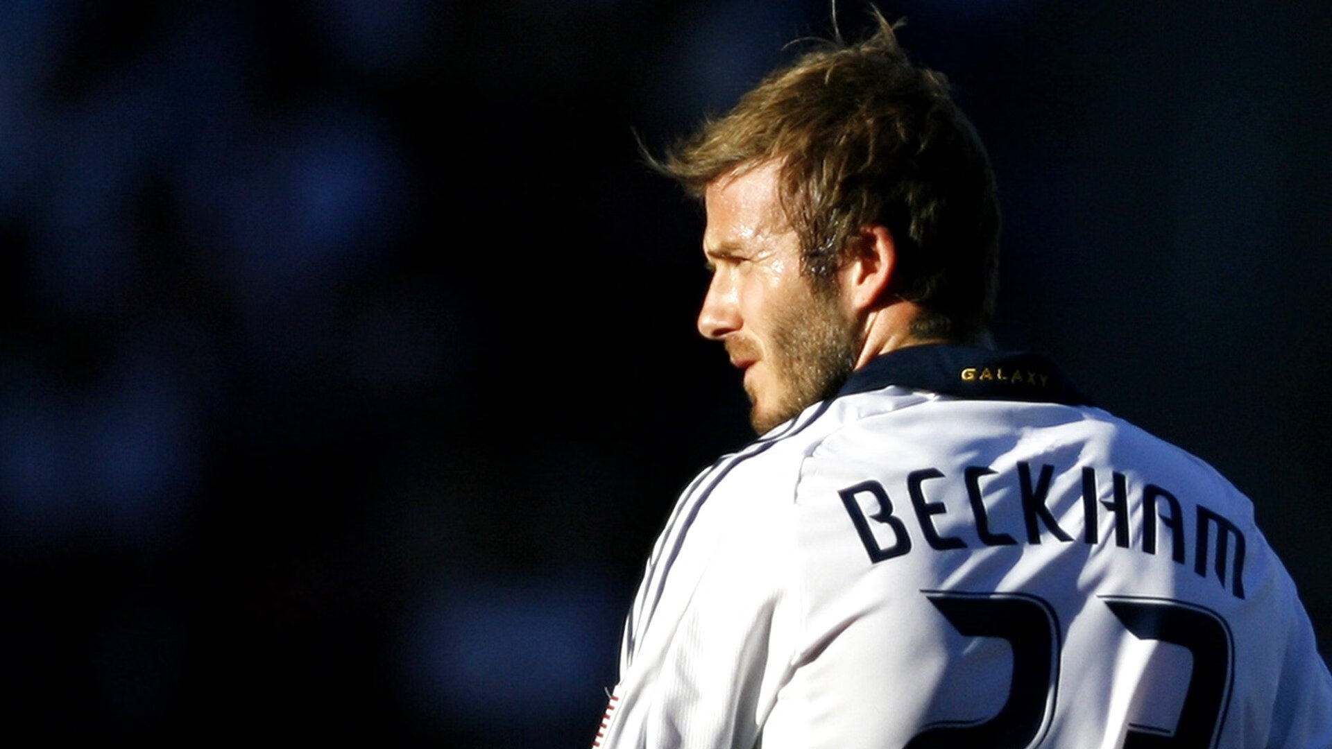 库里重要时刻锐不可当,塞尔维亚队带队取胜!观众掌声雷动